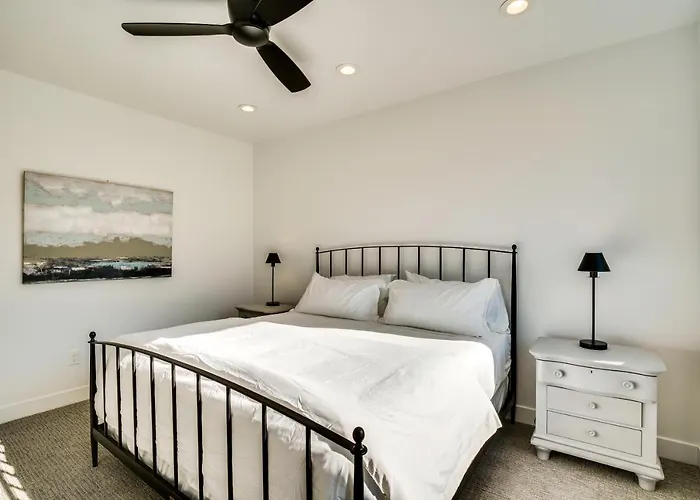 Modern Downtown Provo Townhome W/ Balcony!