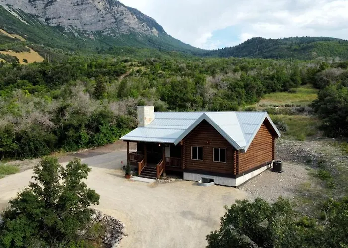 Cute Cabin With Mountain Views And King Bed